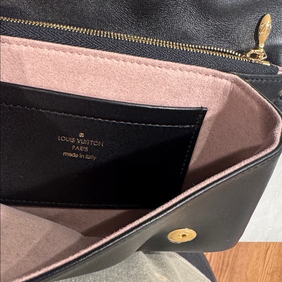 New Louis Vuitton Pochette Coussin Black Embossed Lambskin Leather Crossbody luv - Picture 4 of 9